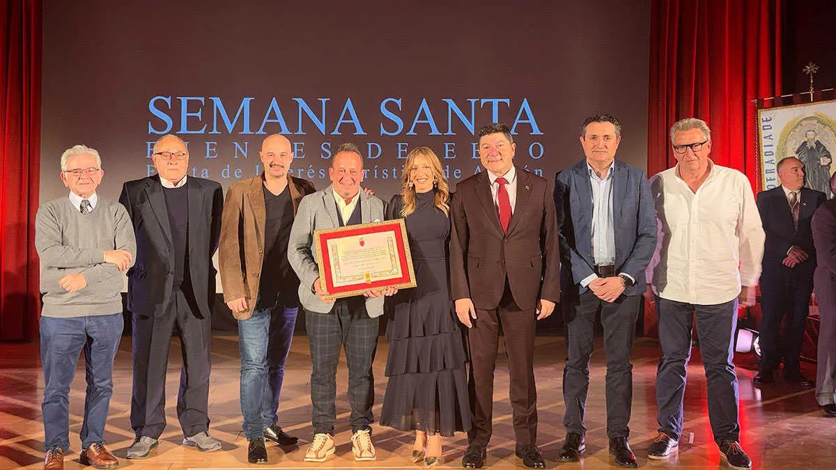 Representantes de AIRBE durante el acto de entrega del Tambor de Oro 2026 en Fuentes de Ebro