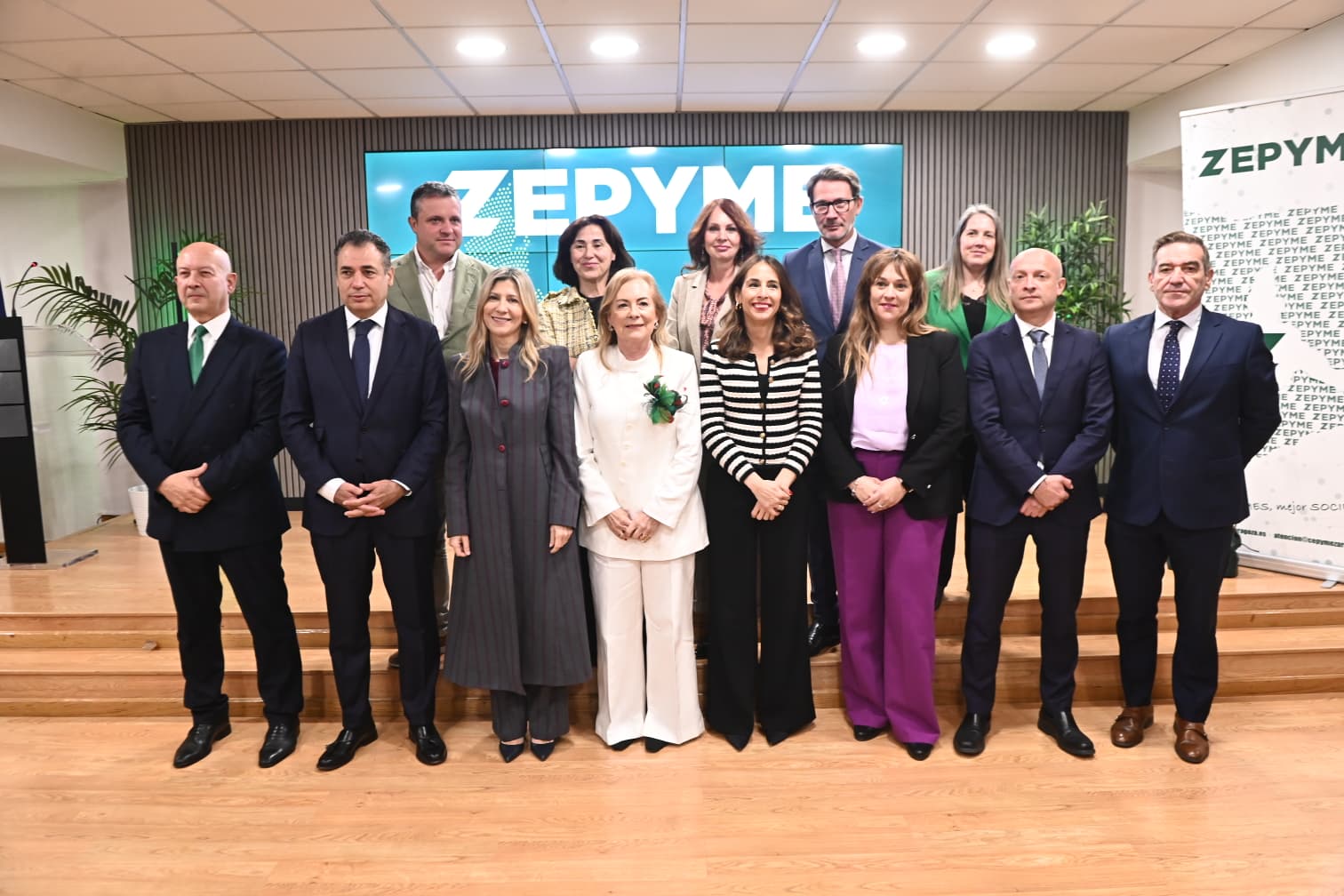 Representantes asistentes al acto de ZEPYME Zaragoza