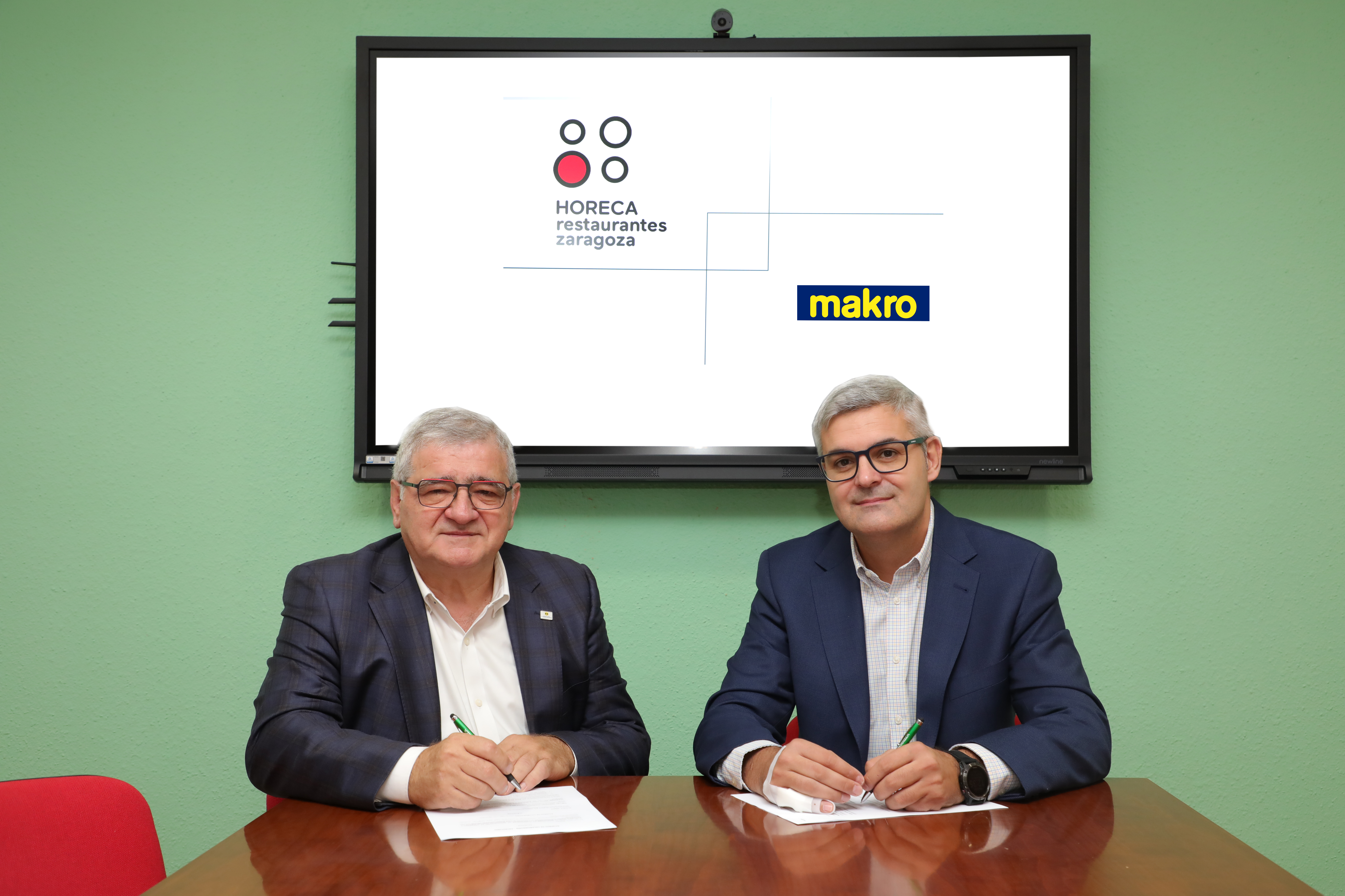 Firma del acuerdo de colaboraci&oacute;n entre Horeca Restaurantes Zaragoza y Makro