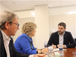 ARADE tiene una primera toma de contacto con el consejero de Desregulación, Bienestar Social y Familia, Alejandro Nolasco