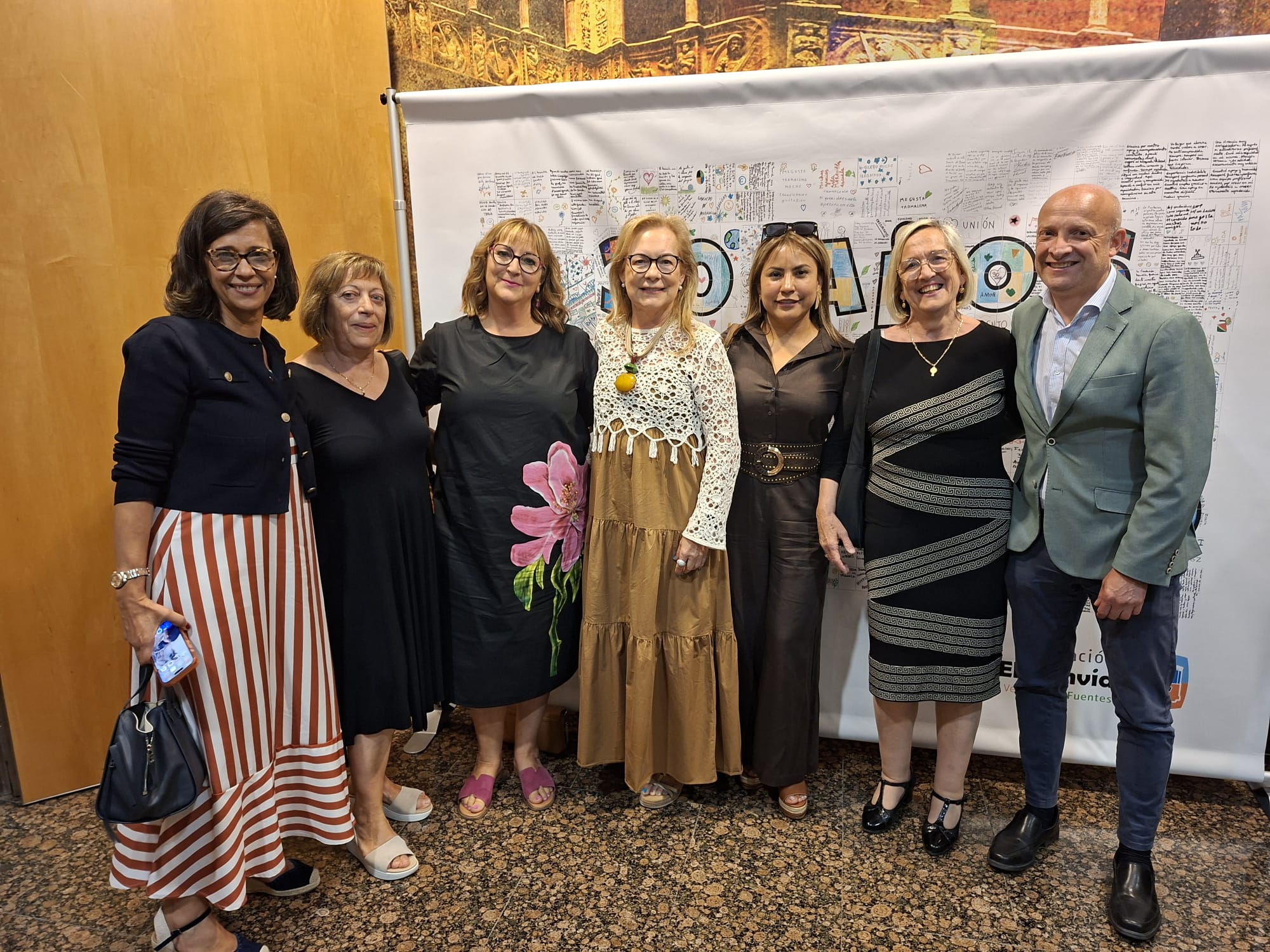 Equipo y participantes de la Fundaci&oacute;n El Tranv&iacute;a durante el acto conmemorativo