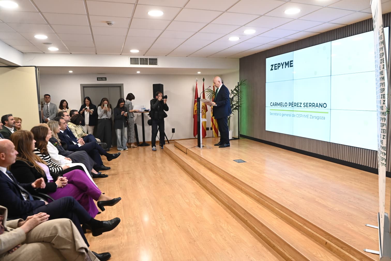 Asistentes al acto de reelecci&oacute;n de ZEPYME Zaragoza
