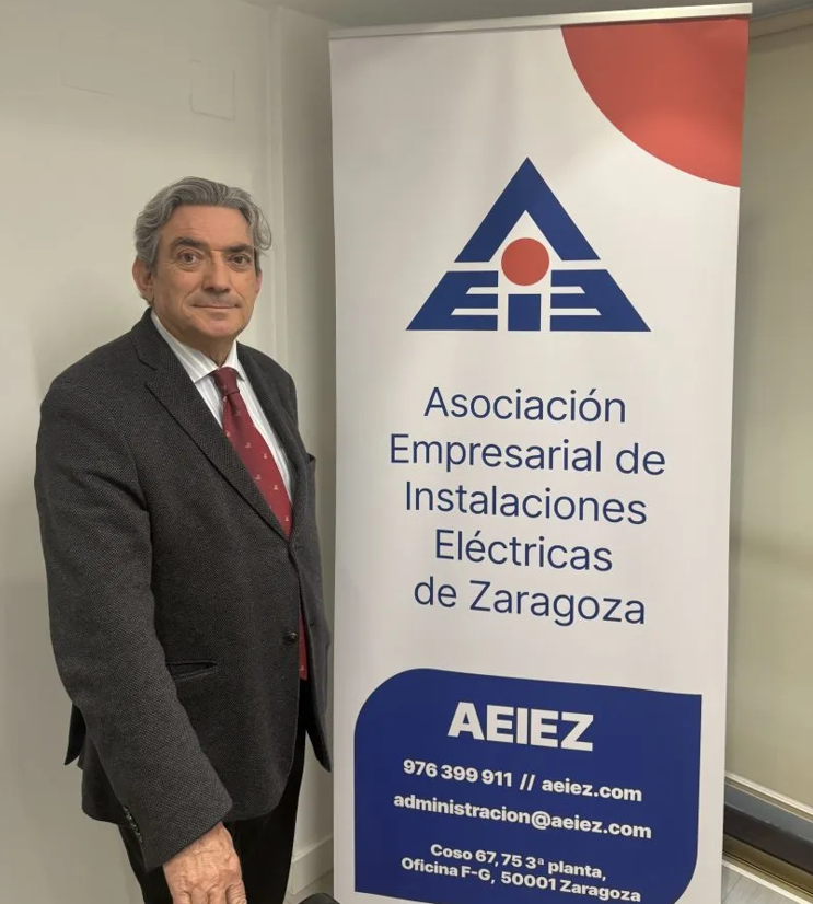 Ramiro &Aacute;lvarez Aranaz y la Junta Directiva de AEIEZ