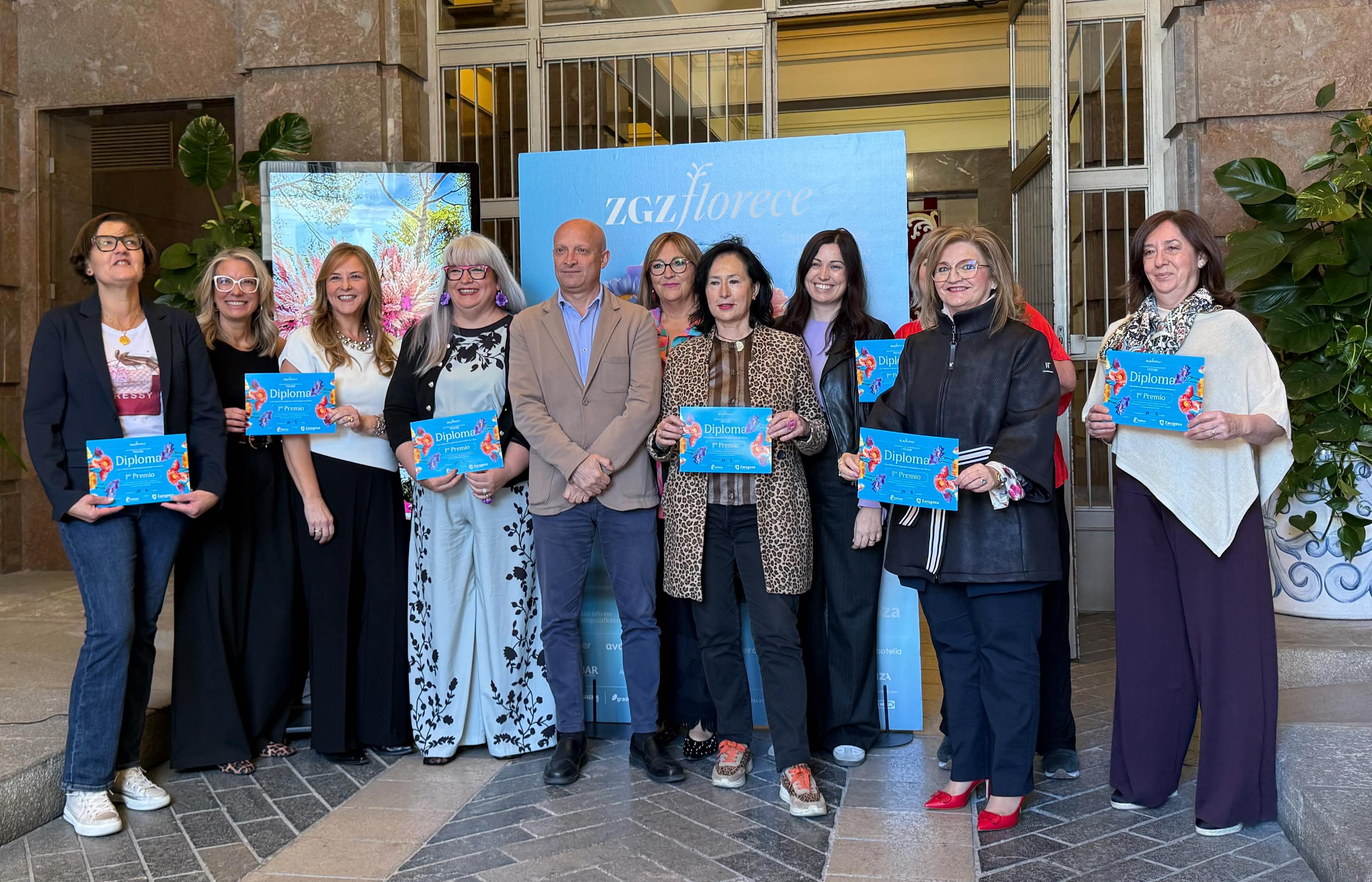 Decoraci&oacute;n floral en comercio participante en Zaragoza Florece